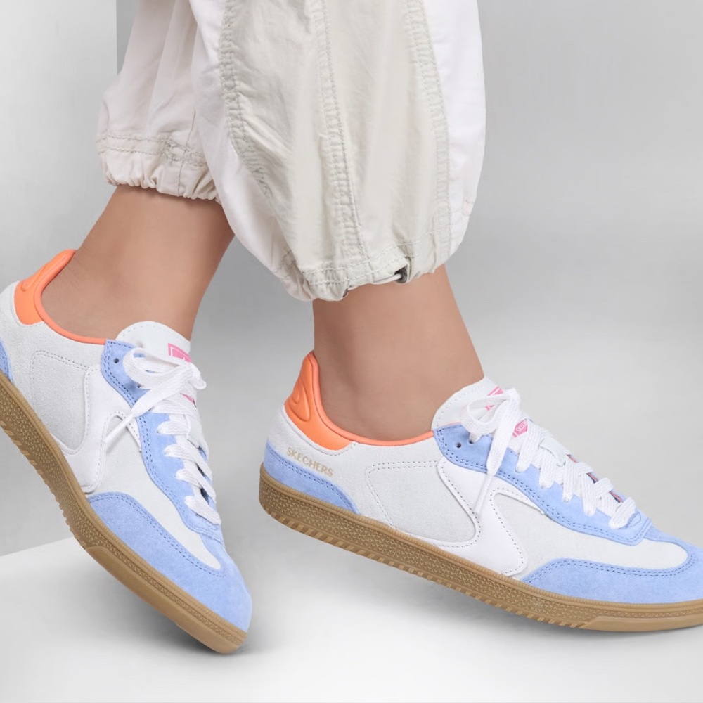 Skechers Size 9 Light Blue/Cream/Peach